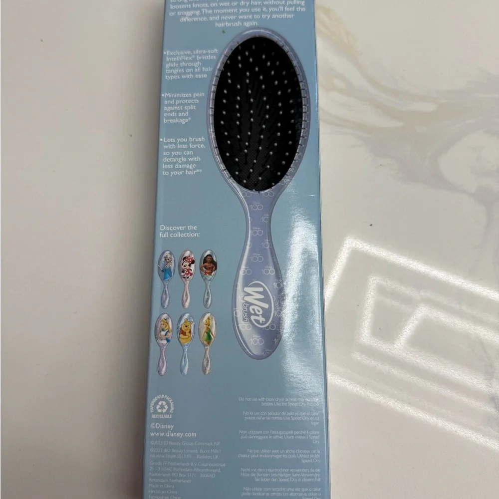 Wet brush Disney Frozen Elsa Blue and Silver Hairbrush